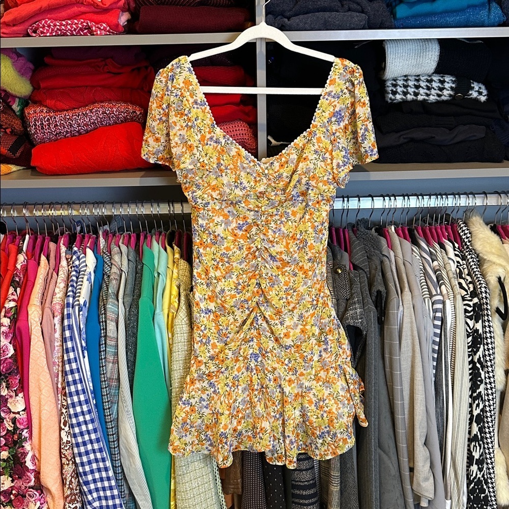 Astr The Label yellow/orange/blue v neck short sleeve lined dress size S